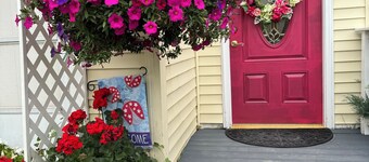 Art Nouveau Room<br>Large room decorated in the Art Nouveau style with FULL-size bed, en suite bathroom.FREE breakfast. Sleeps 2.