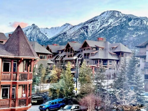 🌍 2 Hot Tubs | ⛰️ Mt. View | 🌟 Spa 🚿 |⭐️ Near DT