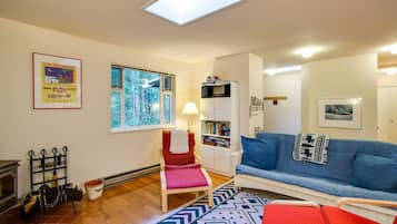 Cabin, 3 Bedrooms, Balcony | Living room