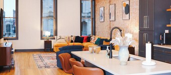 Boujee on Third: 2-bedroom condo in Beautiful Downtown Marion 