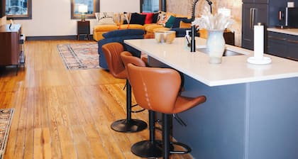 Boujee on Third: 2-bedroom condo in Beautiful Downtown Marion
