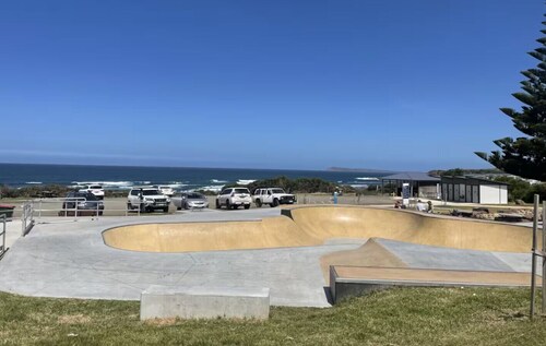 Accessible Coastal Sanctuary – Pet Friendly, 50m Beach Pets Welcome