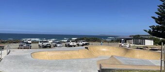 Accessible Coastal Sanctuary – Pet Friendly, 50m Beach Pets Welcome