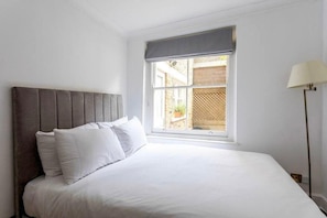 3 habitaciones, tabla de planchar con plancha, wifi y ropa de cama