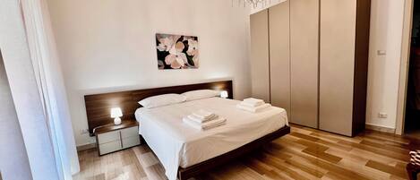 3 bedrooms, iron/ironing board, travel crib, WiFi