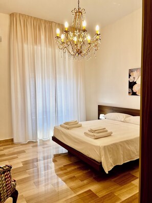 3 bedrooms, iron/ironing board, travel crib, WiFi - Spacious, cozy, with comfortable beds and perfect location for Etna  (Giarre)