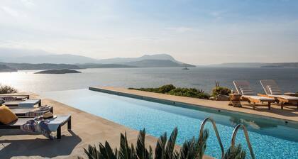 Villa Peninsula, Luxury accommodation with breathtaking Sea and Mountain views