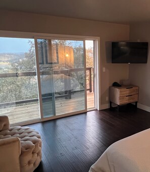 3 chambres, bureau, fer et planche à repasser, accès au Wi-Fi (inclus)