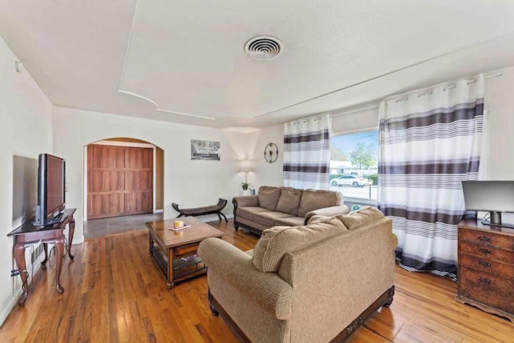 Smart TV, videojuegos, futbolito y tenis de mesa 