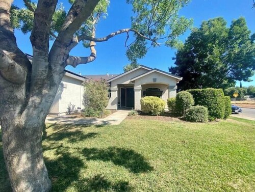 Wheatland-4 bedroom 5 beds near Hard Rock, Amphitheater, Beale