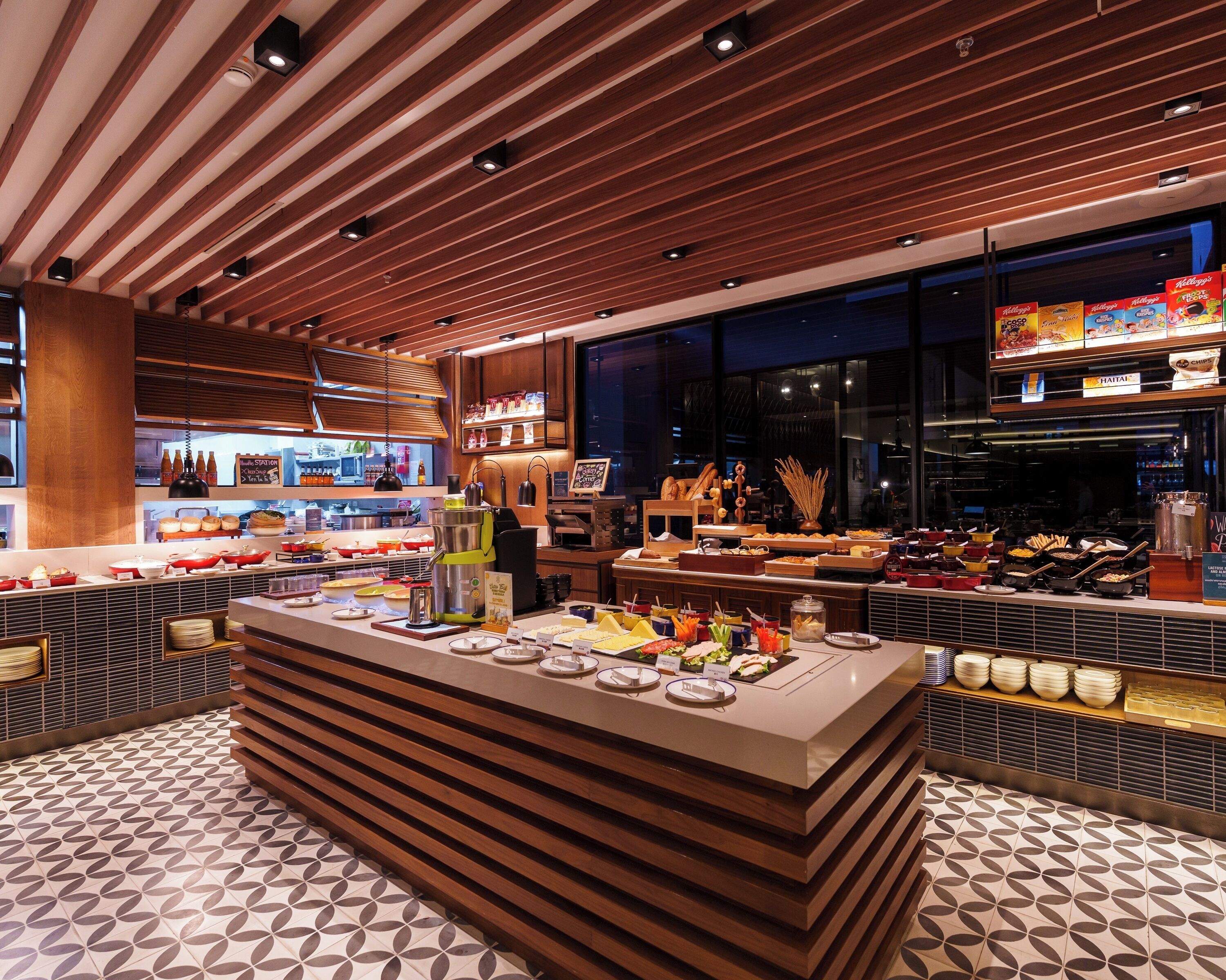 每日供应自助式早餐（每人 THB 647.35）