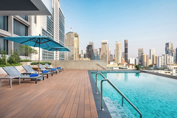 Outdoor pool - Four Points By Sheraton Bangkok, Sukhumvit 22 (Bangkok)