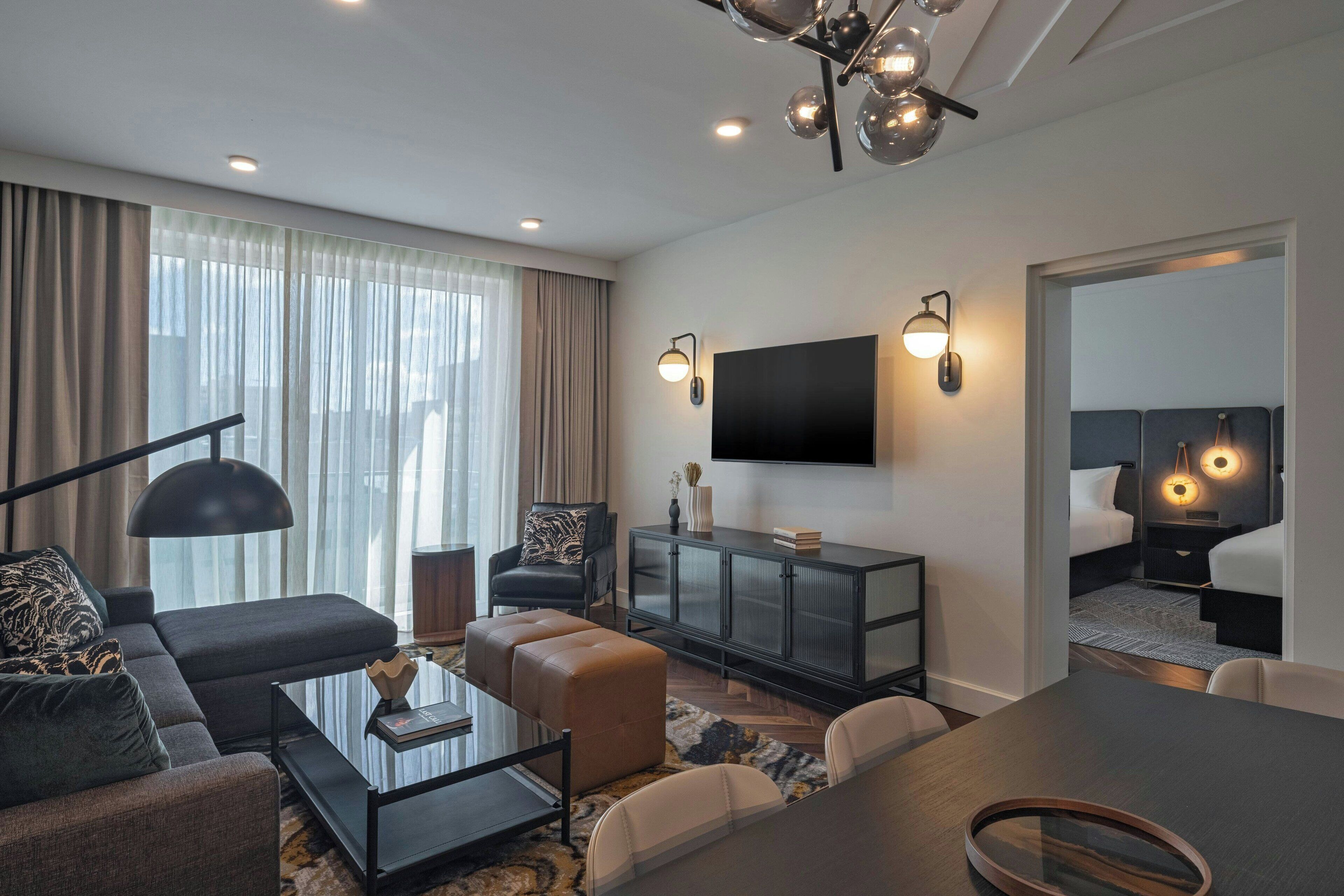 Caja de seguridad en la habitación y escritorio 