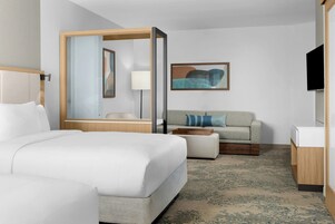 Escritorio y espacio para trabajar con laptop 