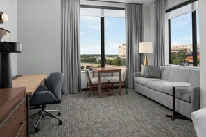 Studio, 1 kingsize-seng med sovesofa | Skrivebord, skrivebord for bærbar PC og strykejern/-brett