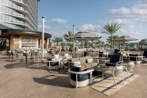 4 bares y 1 bar de deportes