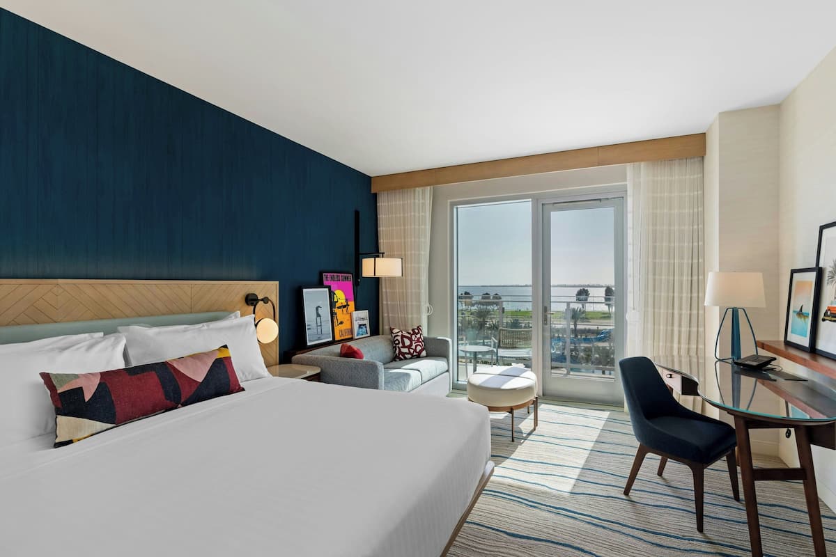 Ropa de cama de alta calidad y escritorio