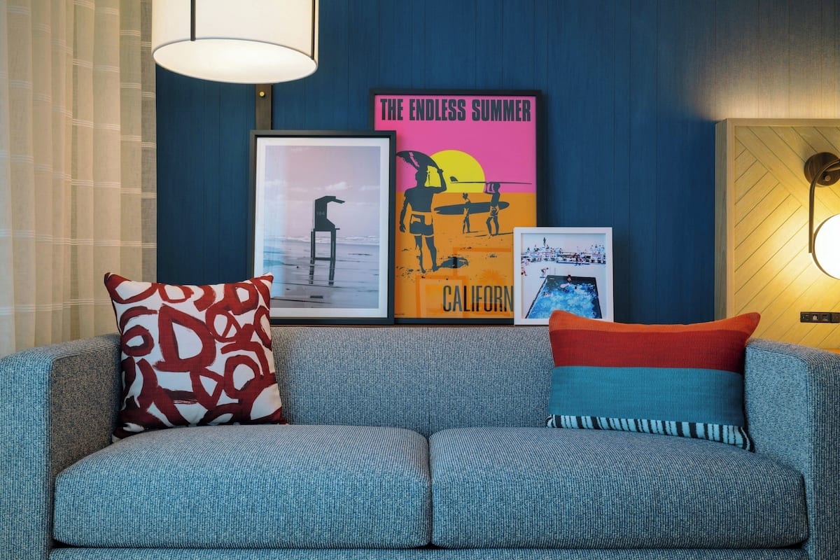 Ropa de cama de alta calidad y escritorio