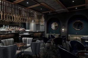 4 Bars/Lounges, Sportbar