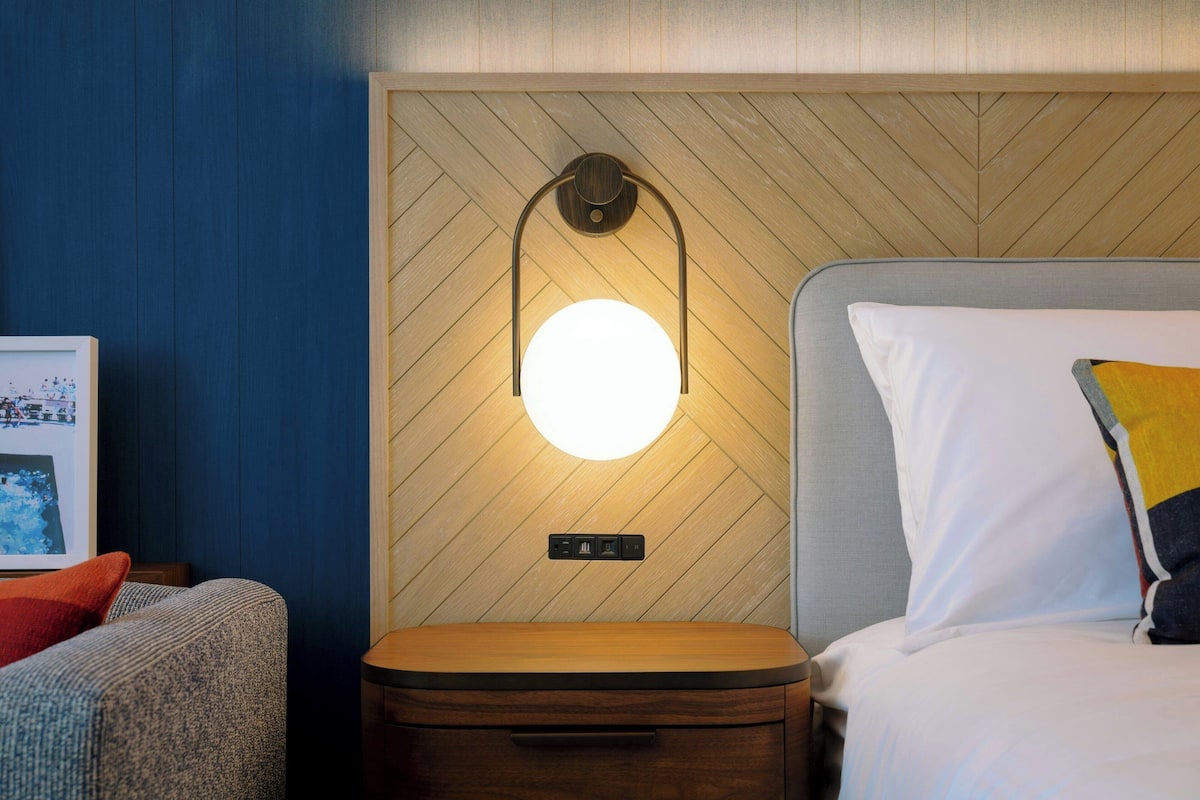 Ropa de cama de alta calidad y escritorio