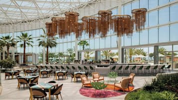 4 bars/lounges, sports bar