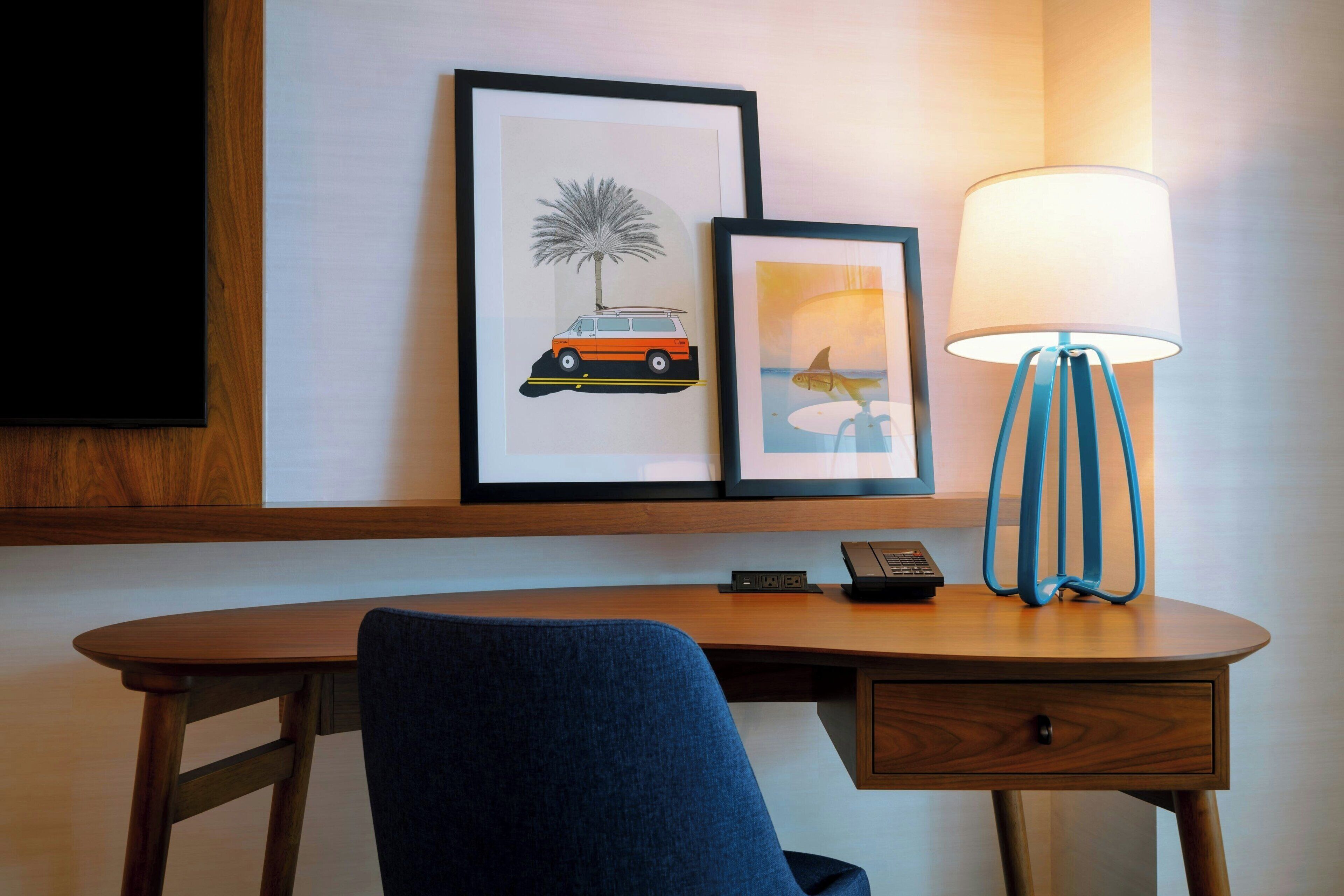 Literie de qualité, bureau, espace de travail pour ordinateurs portables