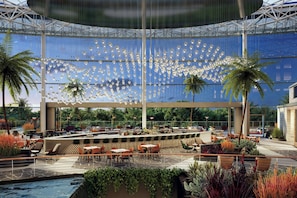4 bars/lounges, sports bar