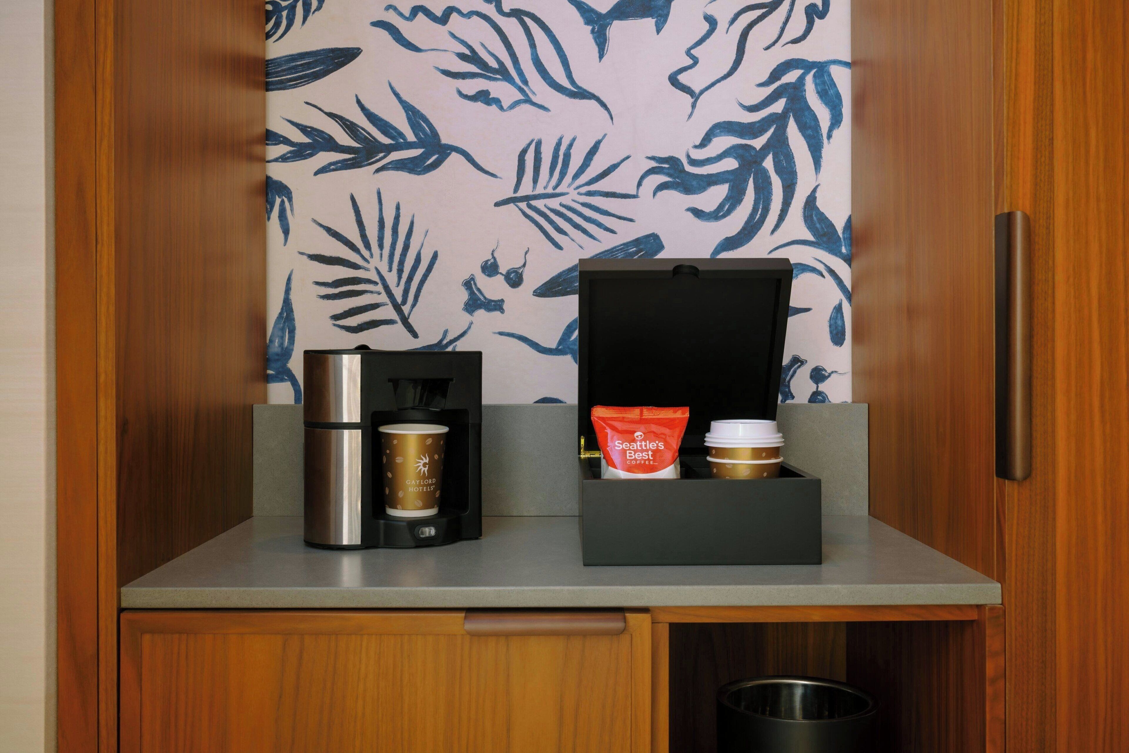 고급 침구, 책상, 노트북 작업 공간, 침대 시트