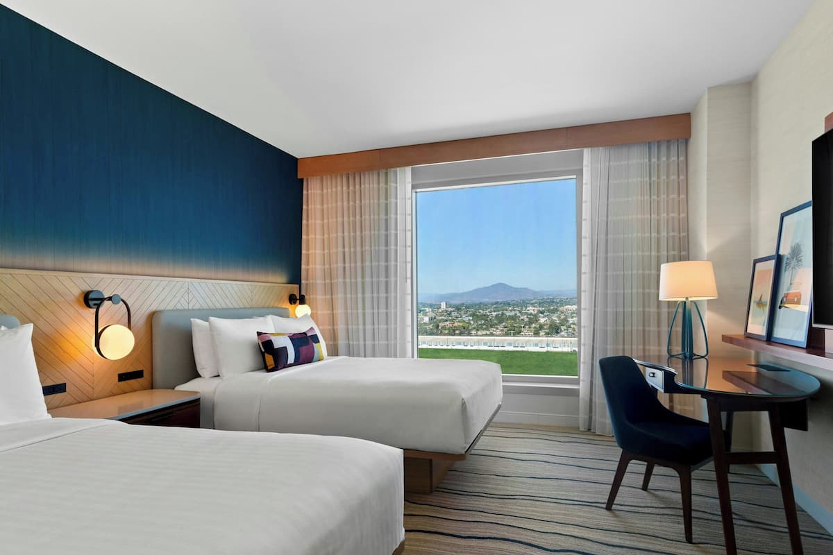 Ropa de cama de alta calidad y escritorio