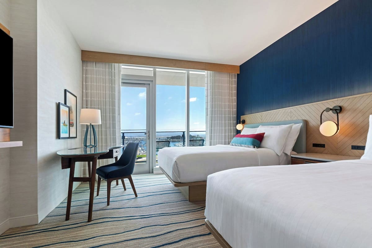 Rom, 2 queensize-senger, balkong, utsikt mot marina | Sengetøy av topp kvalitet, skrivebord og skrivebord for bærbar PC