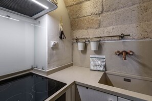 Douche, articles de toilette gratuits, sĂšche-cheveux, bidet