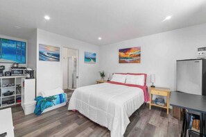 1 habitación, tabla de planchar con plancha, cuna de viaje y wifi 