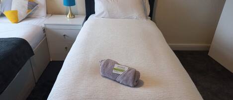 5 間睡房、書桌、熨斗/熨衫板、Wi-Fi