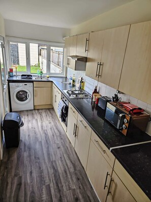 Réfrigérateur, micro-ondes, four, grille-pain