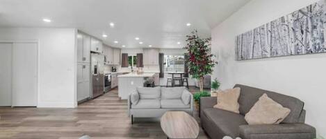 Smart-TV, peis, fotballspill og bøker