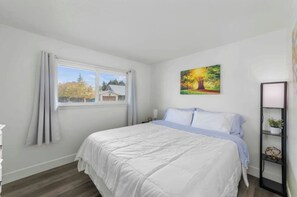 3 bedrooms, desk, iron/ironing board, WiFi