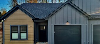 Hub City Haven-New 3 BR/2 BA Home, Pet Friendly in Moore near outdoor activities