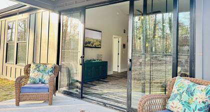 Hub City Haven-New 3 BR/2 BA Home, Pet Friendly in Moore near outdoor activities