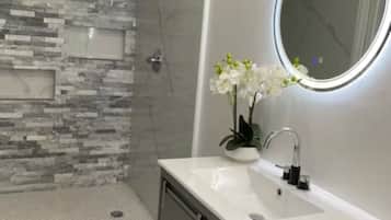 淋浴設備、風筒、提供毛巾、番梘