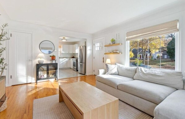 Smart TV, printers - Charming St. Louis Park Home (Minneapolis)