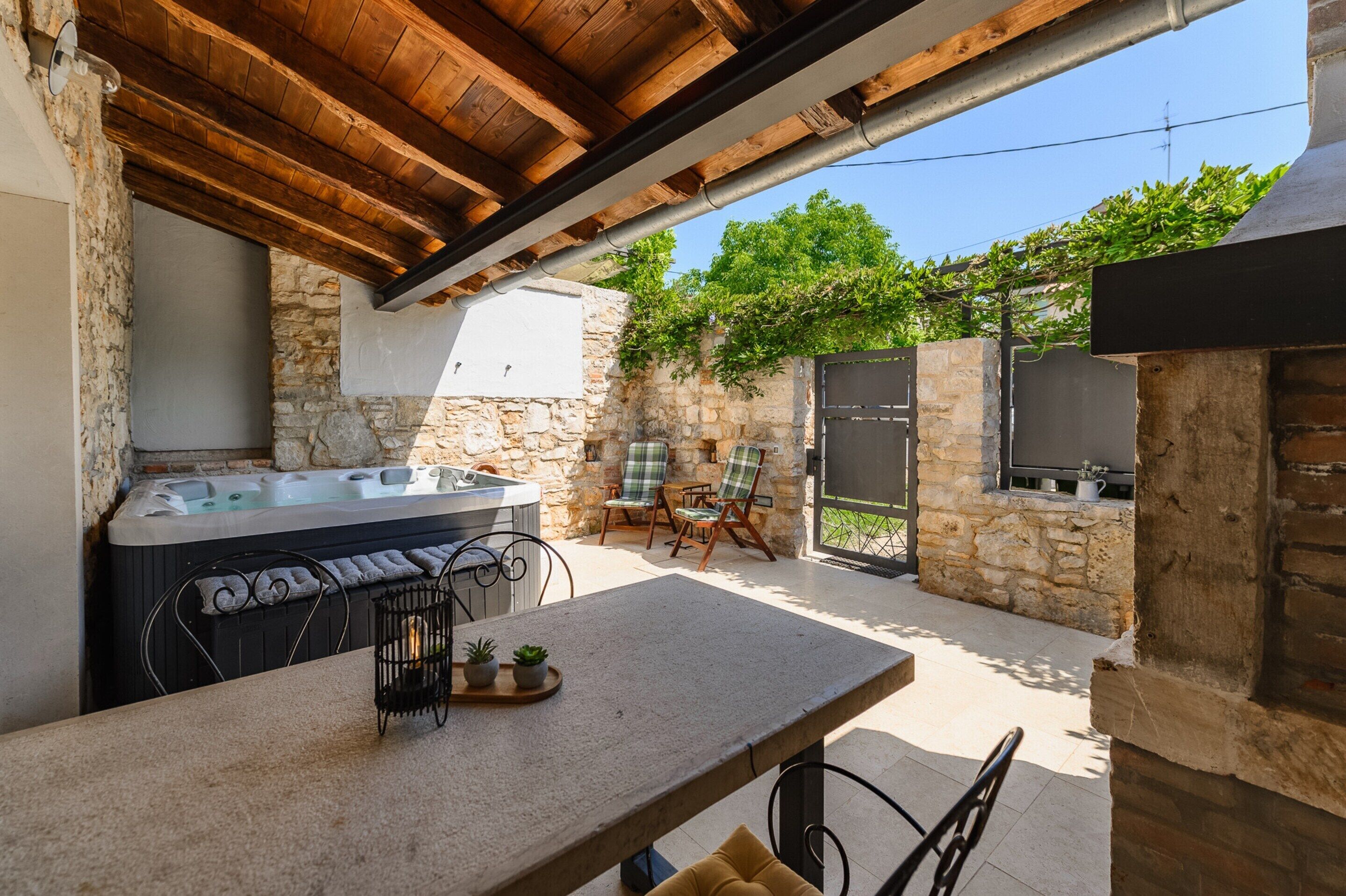 House | Outdoor dining