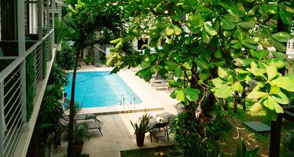 Wide Mouth Frog Hotel