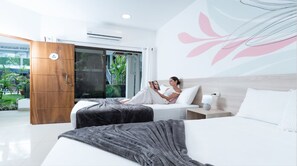 Habitación estándar doble, vistas a la piscina | 2 dormitorios, ropa de cama de alta calidad, caja fuerte