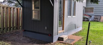 Charming tiny house bungalow at Nugents Corner with WiFi & Baker Mt close by.