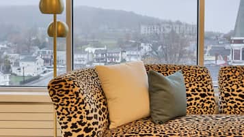 Luxury Suite, 1 King Bed, Kitchen, City View | Laptop workspace, iron/ironing board, free WiFi