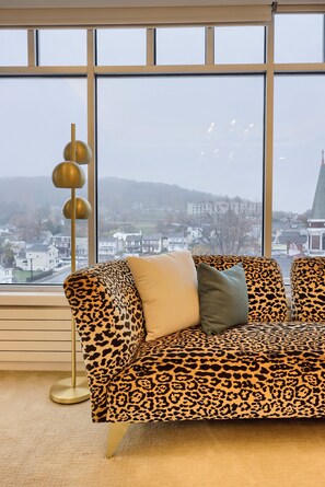 Luxury Suite, 1 King Bed, Kitchen, City View | Laptop workspace, iron/ironing board, free WiFi - The Executive Suites and Venue (Ephrata)