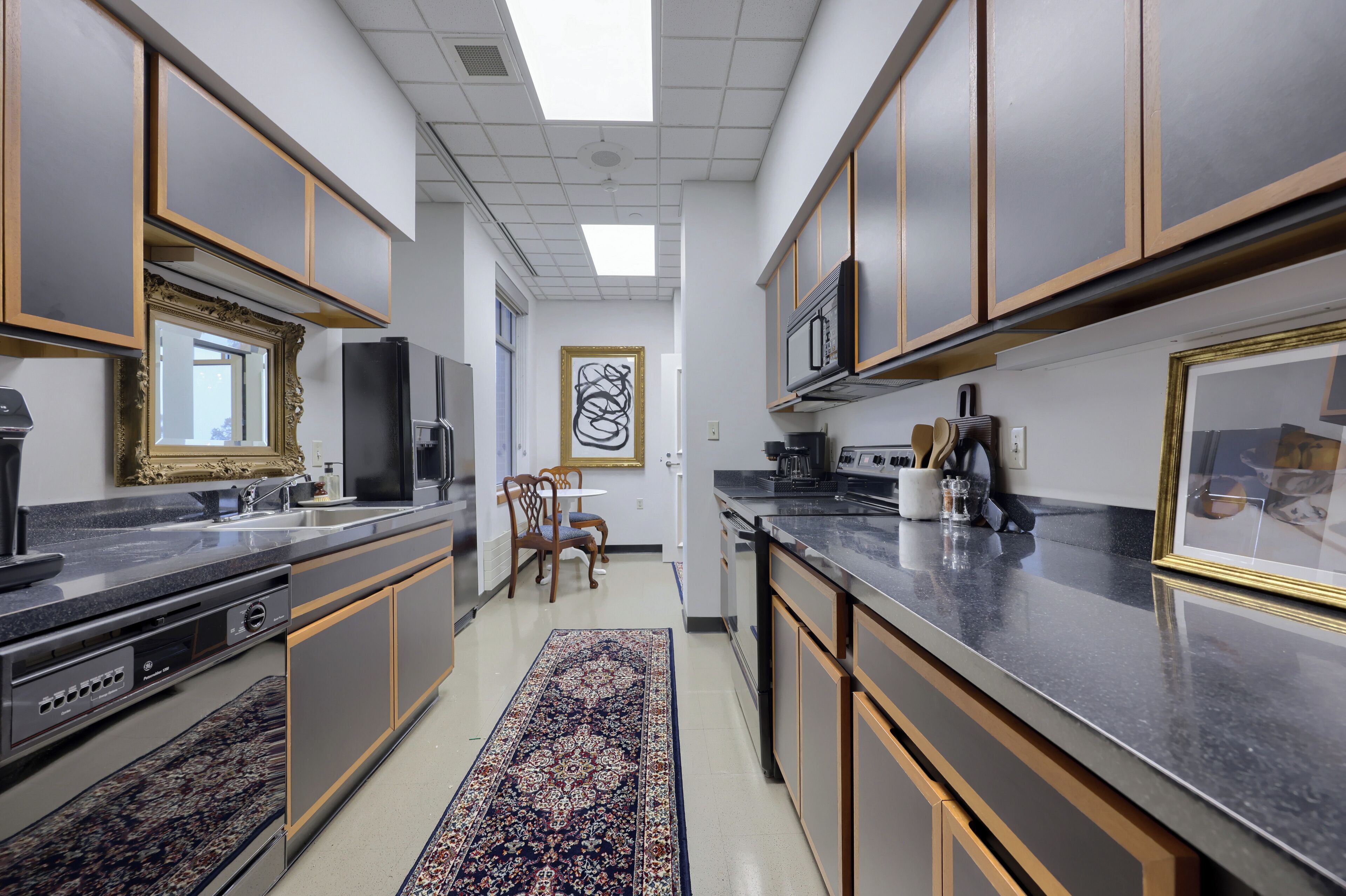 奢華套房, 1 張特大雙人床, 廚房, 城市景 | 房內用餐