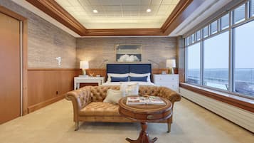 Luxury Studio Suite, 1 King Bed, Refrigerator, City View | 1 bedroom, laptop workspace, iron/ironing board, free WiFi