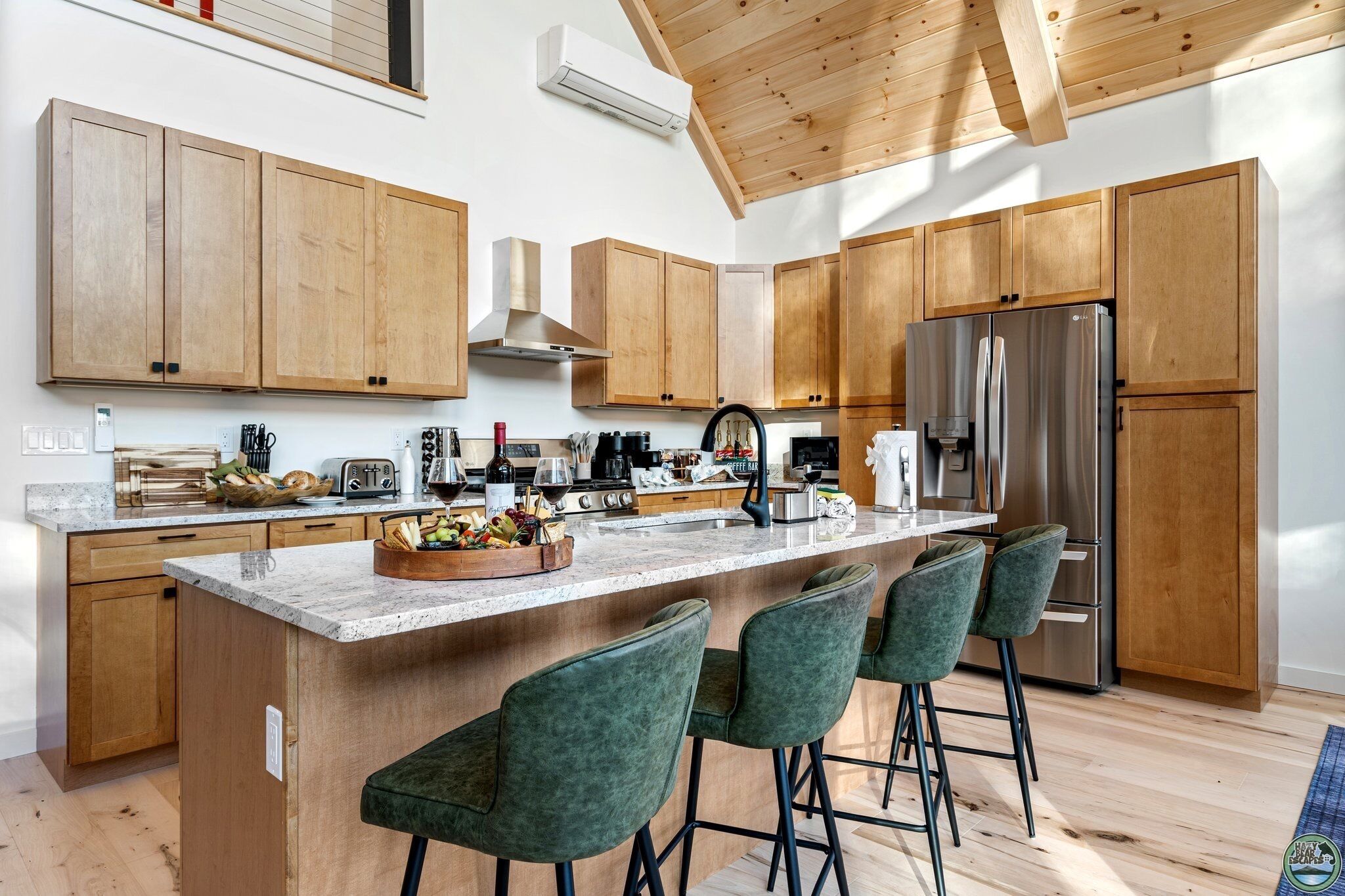 Køleskab, mikrobølgeovn, ovn, kogeplade