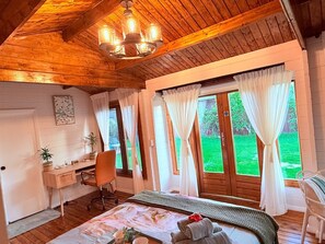 1 bedroom, desk, iron/ironing board, free WiFi